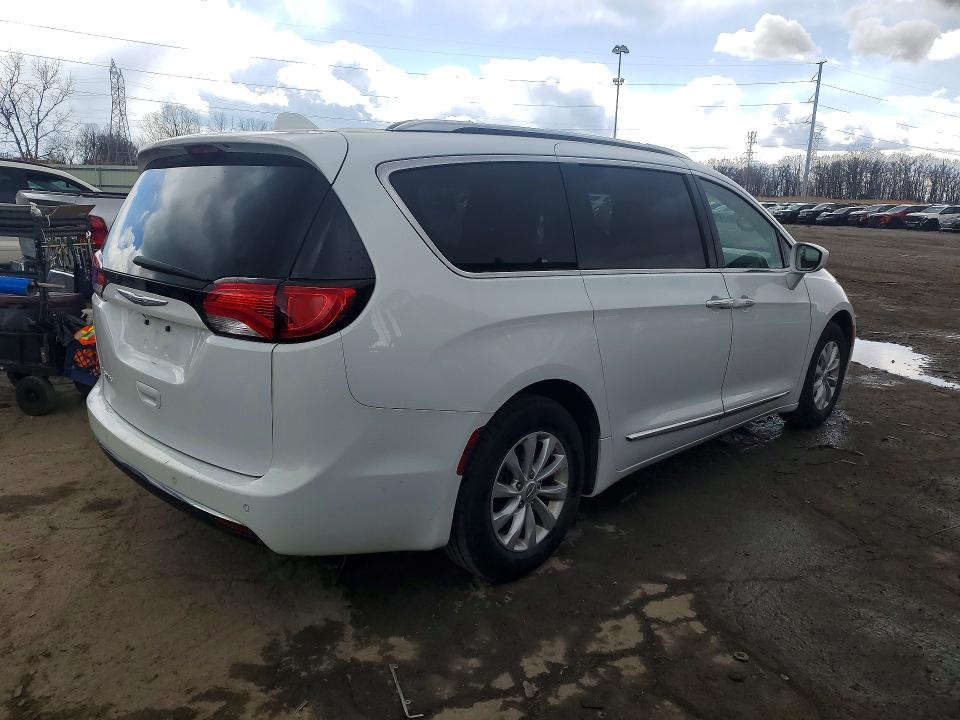 48435566 :رقم المزاد ، 2C4RC1BG9JR193710 vin ، 2018 Chrysler Pacifica مزاد بيع