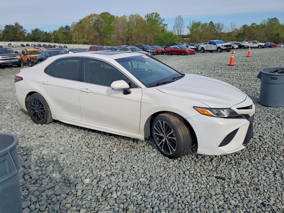 2018 Toyota Camry მანქანა იყიდება აუქციონზე, vin: 4T1B11HK5JU636064, აუქციონის ნომერი: 49076436