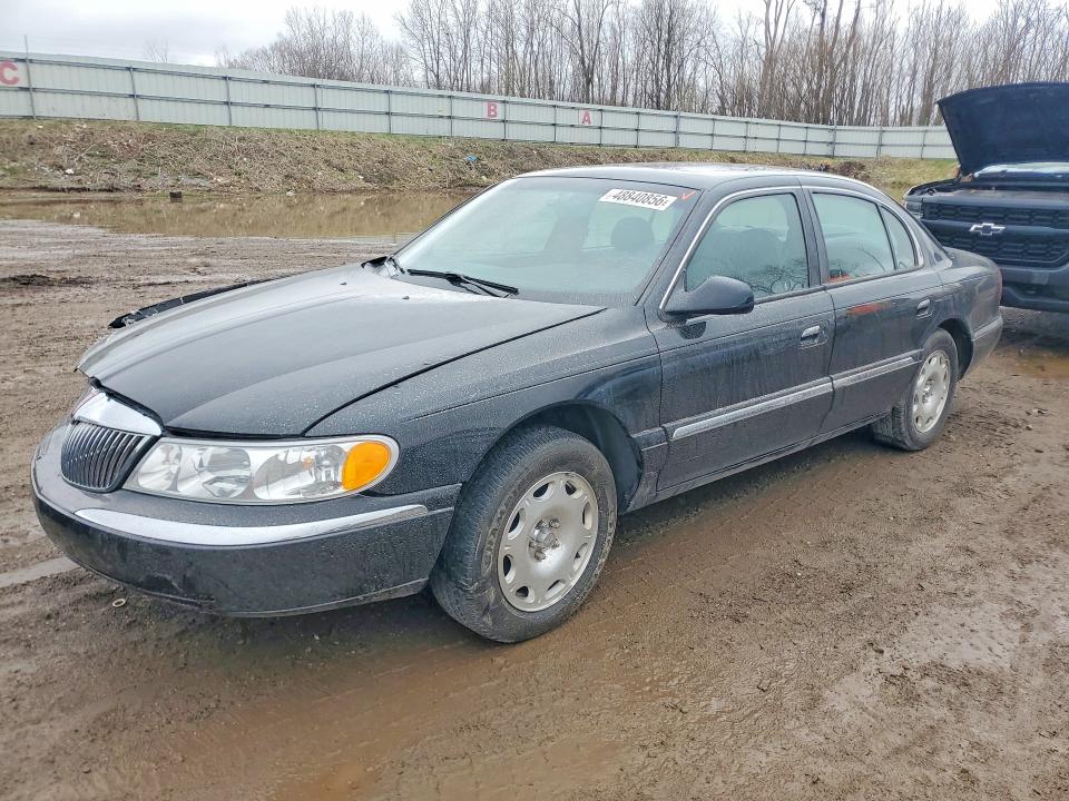 48840856 :رقم المزاد ، 1LNHM97V72Y600639 vin ، 2002 Lincoln Townhouse Continental مزاد بيع
