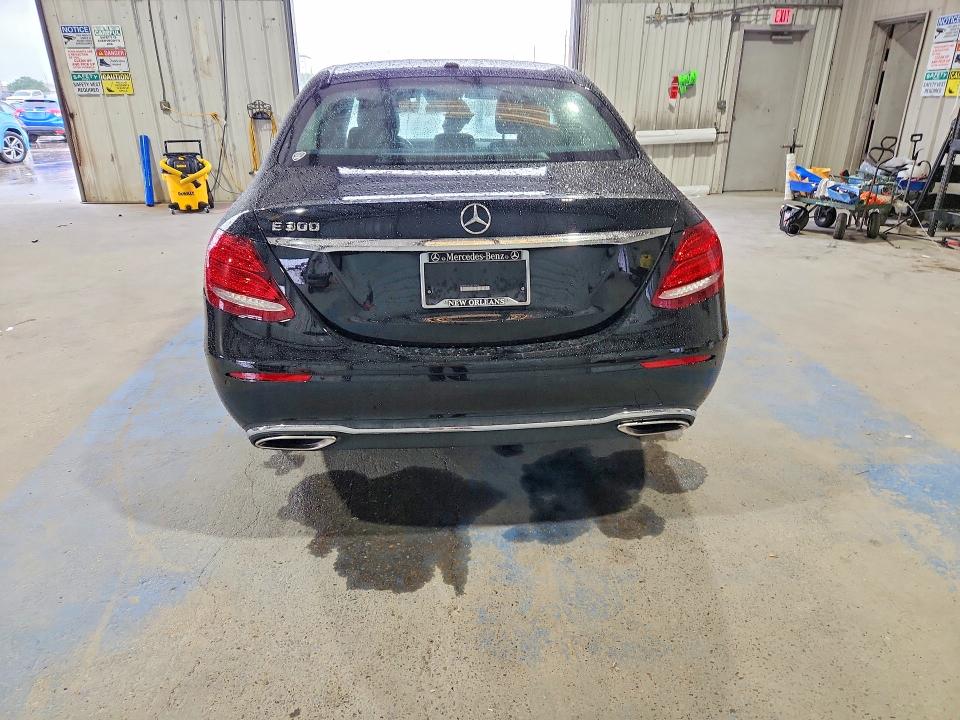 51851496 :رقم المزاد ، WDDZF4JB2JA428425 vin ، 2018 Mercedes-benz E مزاد بيع