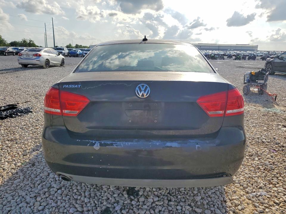 50652426 :رقم المزاد ، 1VWBP7A31DC085082 vin ، 2013 Volkswagen Passat مزاد بيع