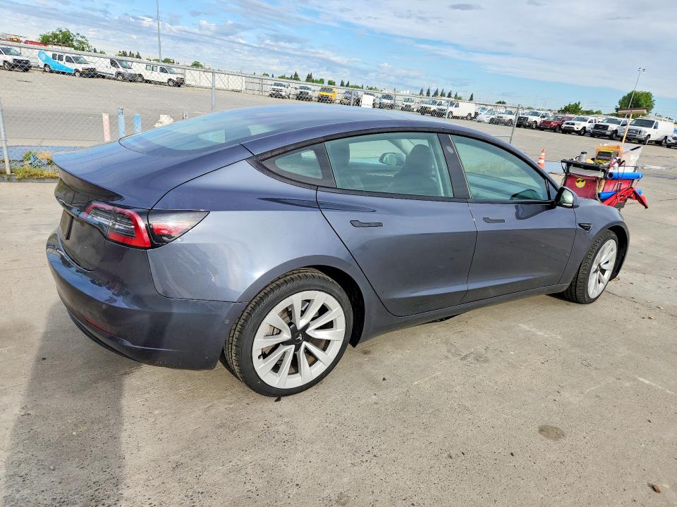 48878016 :رقم المزاد ، 5YJ3E1EA6NF370030 vin ، 2022 Tesla Model 3 مزاد بيع