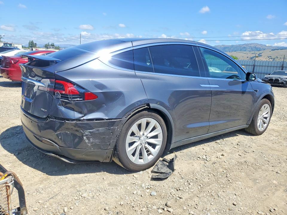 2018 Tesla Model X მანქანა იყიდება აუქციონზე, vin: 5YJXCBE25JF092169, აუქციონის ნომერი: 49979756