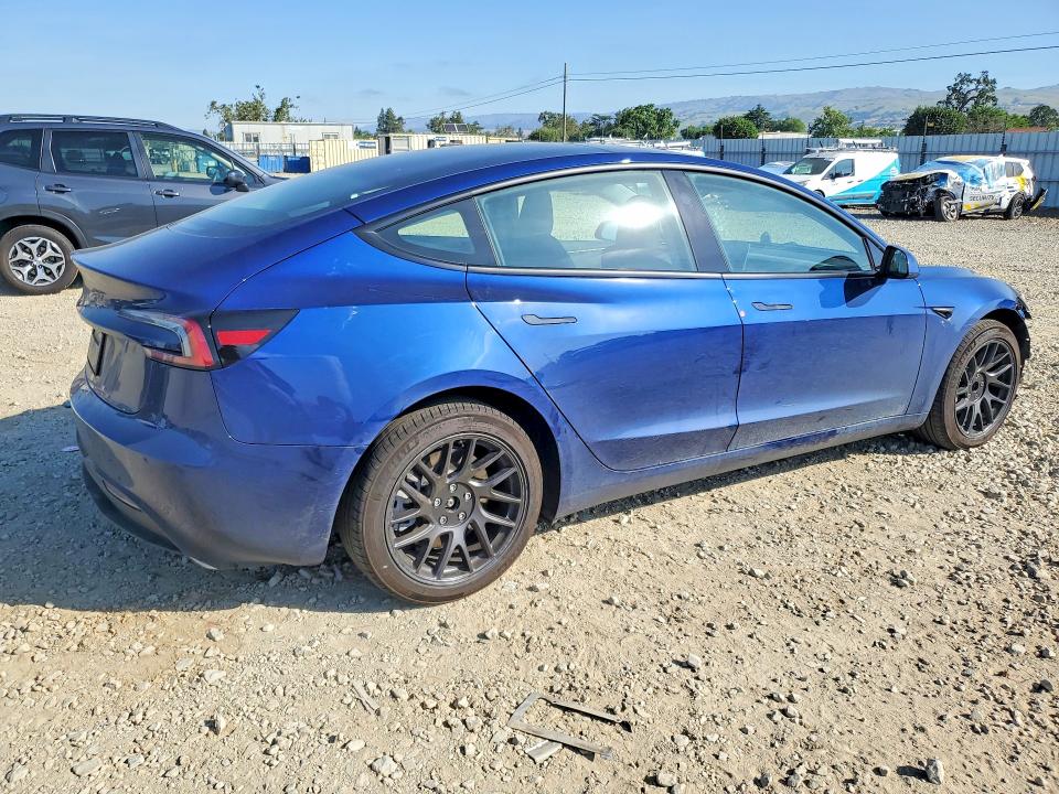 49001666 :رقم المزاد ، 5YJ3E1EA3SF962884 vin ، 2025 Tesla Model 3 مزاد بيع