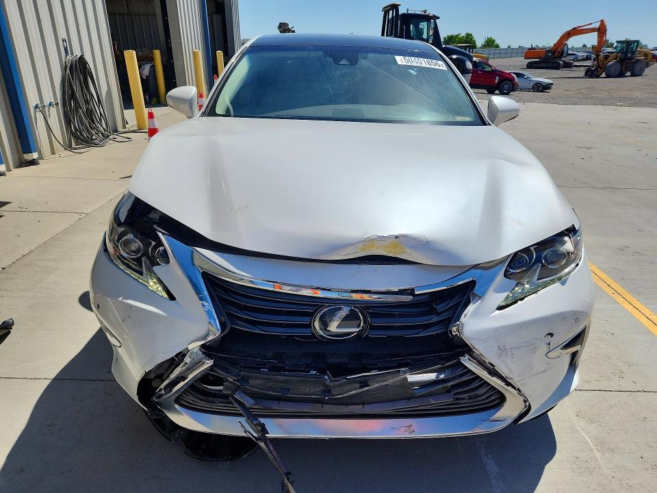 50401856 :رقم المزاد ، 58ABK1GG8JU113107 vin ، 2018 Lexus Es مزاد بيع