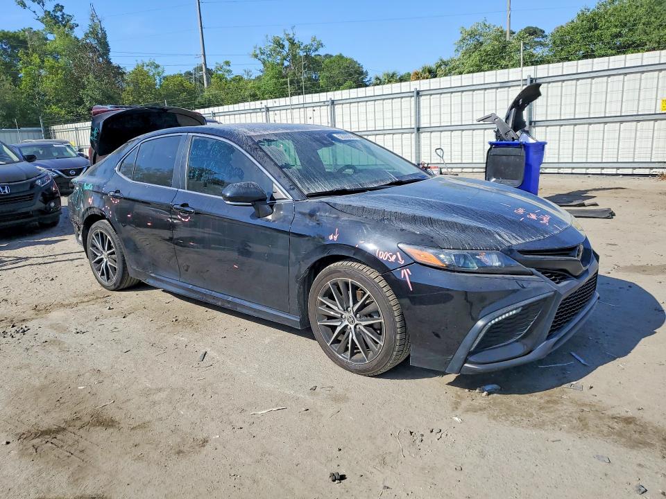 50300896 :رقم المزاد ، 4T1G11AK1NU657712 vin ، 2022 Toyota Camry مزاد بيع