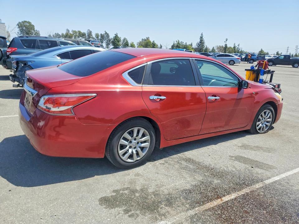 2015 Nissan Altima მანქანა იყიდება აუქციონზე, vin: 1N4AL3AP6FN877215, აუქციონის ნომერი: 50467626