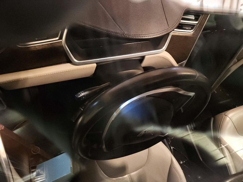 45995746 :رقم المزاد ، 5YJSA1AC3DFP11171 vin ، 2013 Tesla Model S مزاد بيع