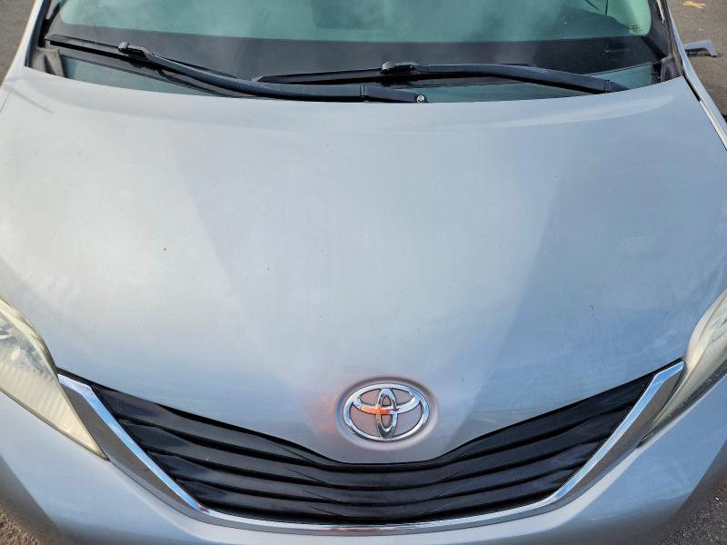 48404616 :رقم المزاد ، 5TDKK3DC4CS237245 vin ، 2012 Toyota Sienna مزاد بيع