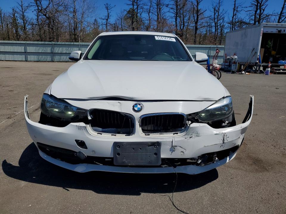 51418726 :رقم المزاد ، WBA8E5G57GNT93864 vin ، 2016 Bmw 320 مزاد بيع