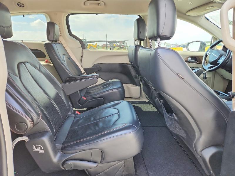 51212246 :رقم المزاد ، 2C4RC1BG5JR123458 vin ، 2018 Chrysler Pacifica مزاد بيع