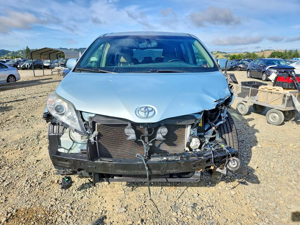 2017 Toyota Sienna მანქანა იყიდება აუქციონზე, vin: 5TDYZ3DC0HS888854, აუქციონის ნომერი: 50131776