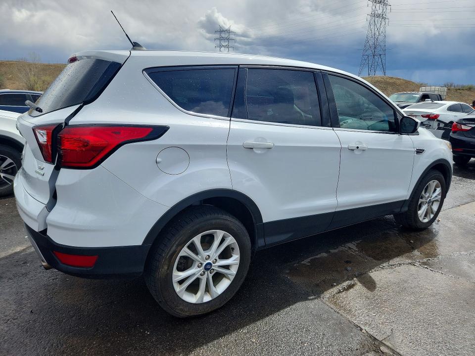 49110196 :رقم المزاد ، 1FMCU0GD0KUA41181 vin ، 2019 Ford Escape مزاد بيع
