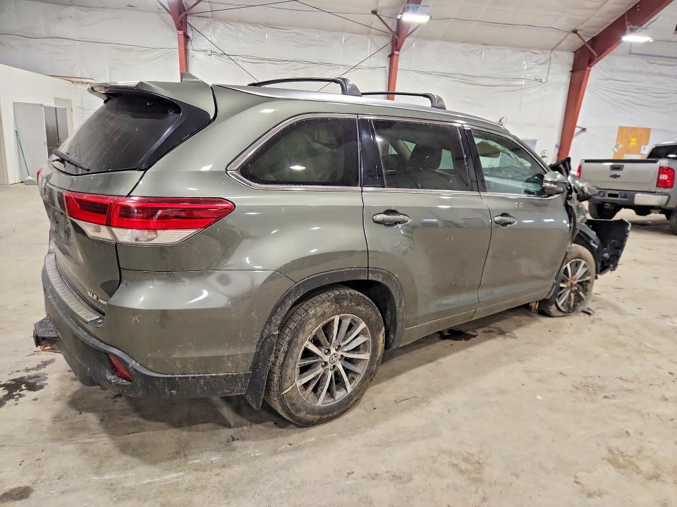 2017 Toyota Highlander მანქანა იყიდება აუქციონზე, vin: 5TDJZRFH0HS379098, აუქციონის ნომერი: 48583036
