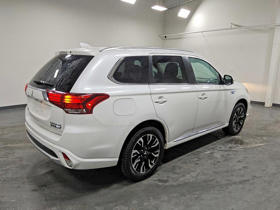 Продаж на аукціоні авто 2018 Mitsubishi Outlander, vin: JA4J24A50JZ029022, номер лоту: 47843256