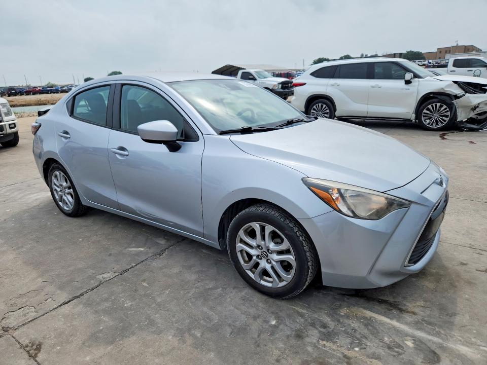 51448076 :رقم المزاد ، 3MYDLBYV7JY326326 vin ، 2018 Toyota Yaris Ia مزاد بيع