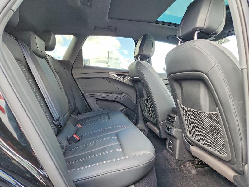 2023 Audi Q4 E-tron მანქანა იყიდება აუქციონზე, vin: WA1BCBFZXPP028563, აუქციონის ნომერი: 49637186
