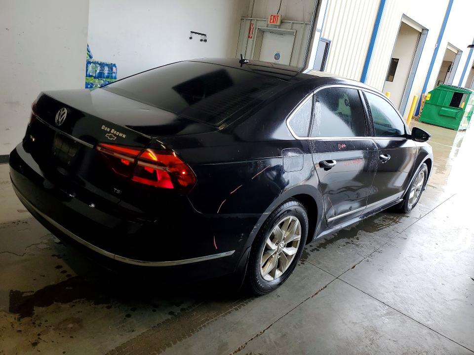 51559036 :رقم المزاد ، 1VWAT7A30HC004148 vin ، 2017 Volkswagen Passat مزاد بيع