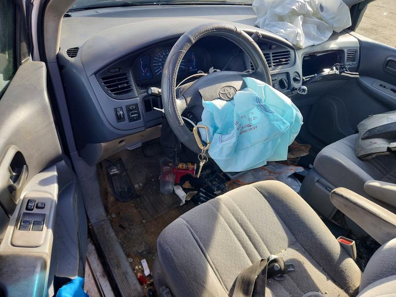 49261976 :رقم المزاد ، 4T3ZF19C62U437251 vin ، 2002 Toyota Sienna مزاد بيع