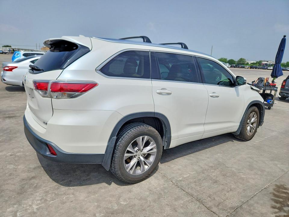 51330696 :رقم المزاد ، 5TDKKRFH9FS068016 vin ، 2015 Toyota Highlander مزاد بيع