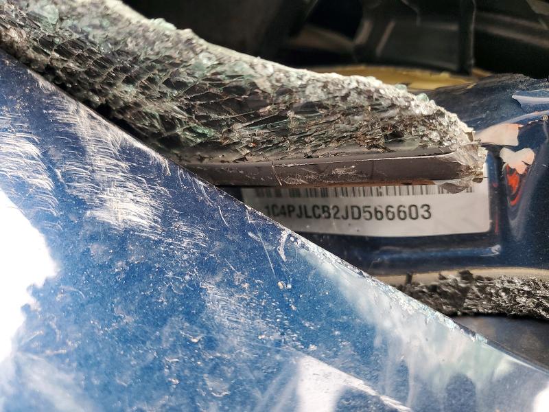 48505796 :رقم المزاد ، 1C4PJLCB2JD566603 vin ، 2018 Jeep Cherokee مزاد بيع