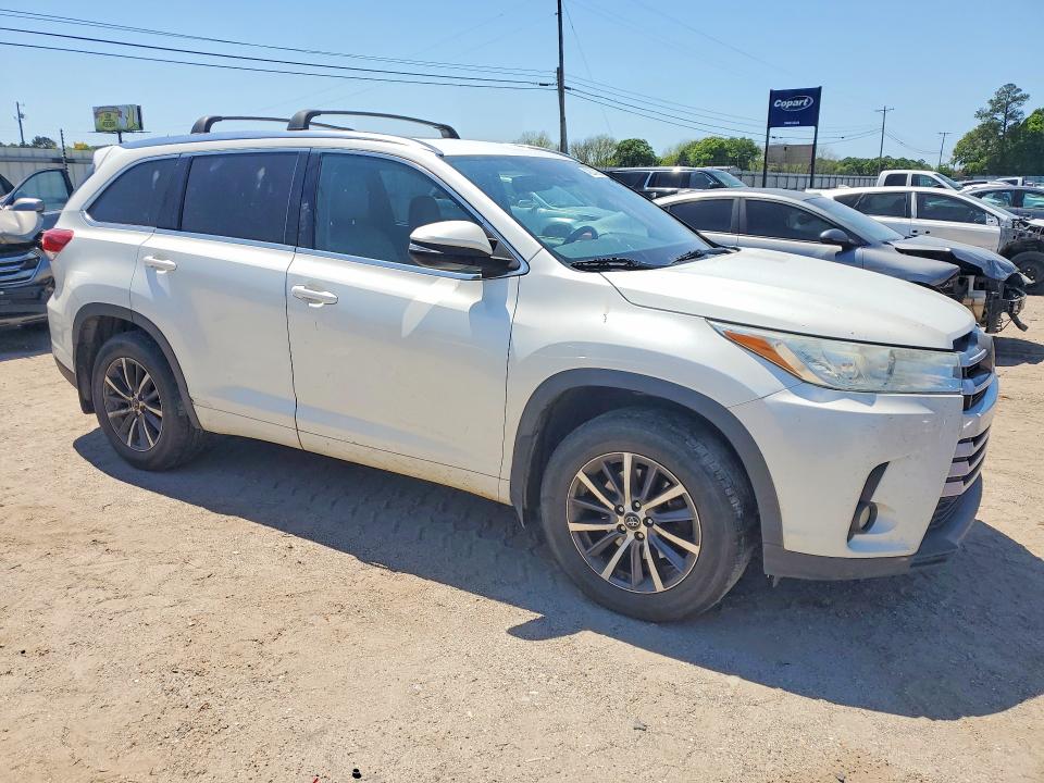 2018 Toyota Highlander მანქანა იყიდება აუქციონზე, vin: 5TDJZRFH4JS528974, აუქციონის ნომერი: 49204216