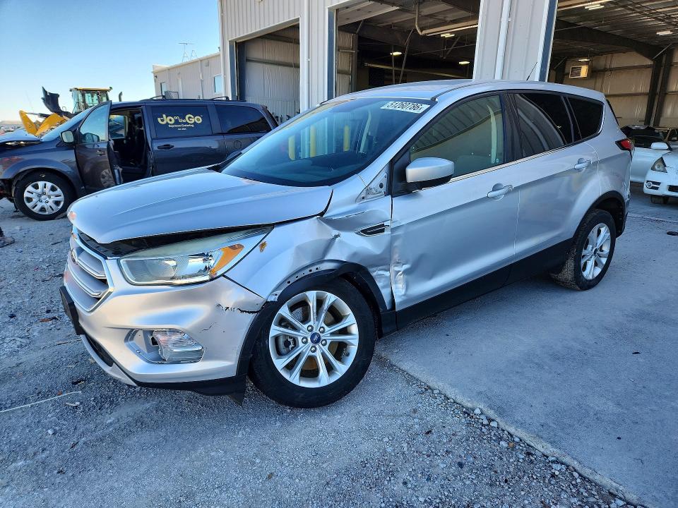 2017 Ford Escape მანქანა იყიდება აუქციონზე, vin: 1FMCU9G91HUF10996, აუქციონის ნომერი: 51260786