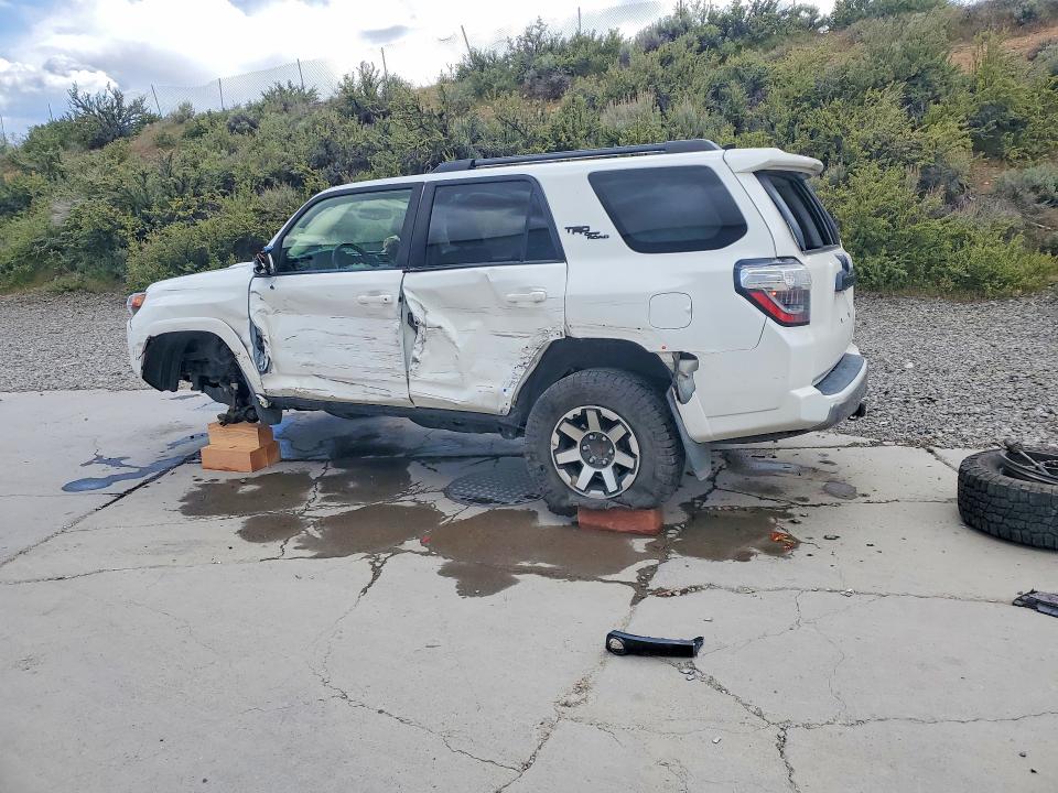 Aukcja sprzedaży 2022 Toyota 4runner, vin: JTERU5JR2N6044121, numer aukcji: 51658476