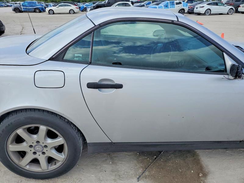 51835986 :رقم المزاد ، WDBKK47F4YF163147 vin ، 2000 Mercedes-benz Slk مزاد بيع