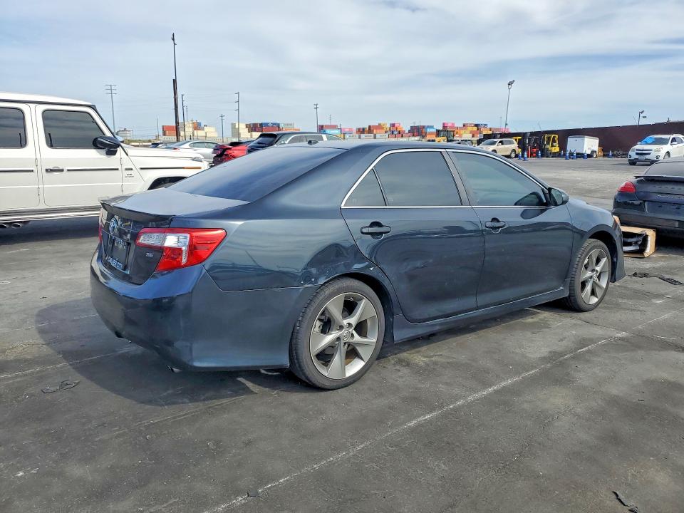 50731756 :رقم المزاد ، 4T1BF1FK8EU834518 vin ، 2014 Toyota Camry مزاد بيع