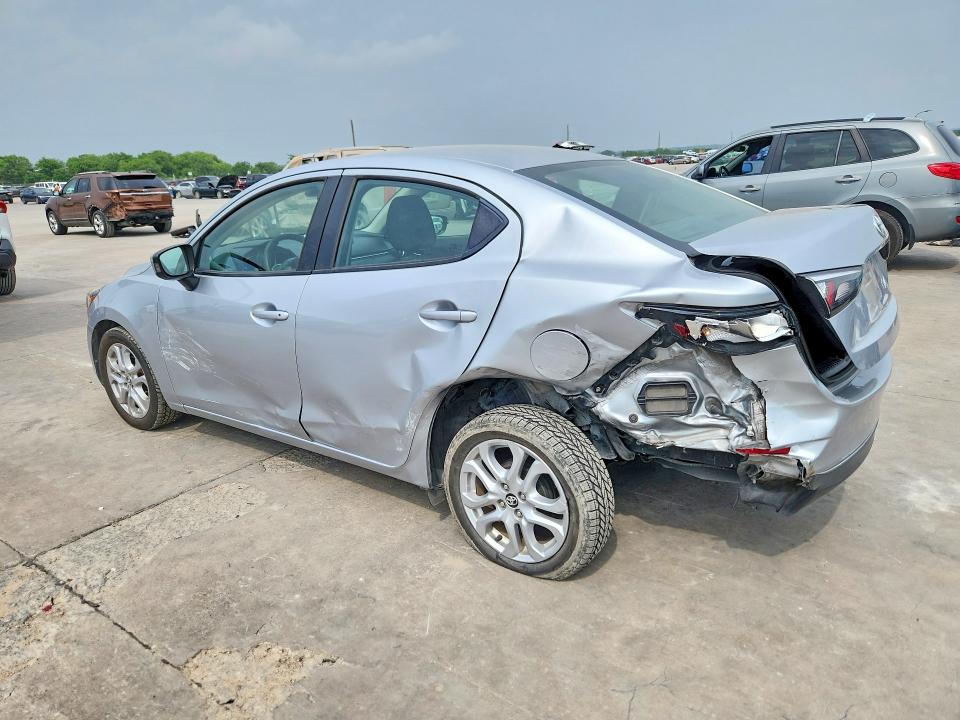 51448076 :رقم المزاد ، 3MYDLBYV7JY326326 vin ، 2018 Toyota Yaris Ia مزاد بيع