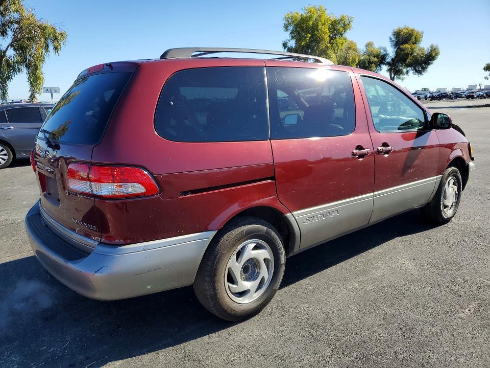 51009026 :رقم المزاد ، 4T3ZF13C82U490364 vin ، 2002 Toyota Sienna مزاد بيع
