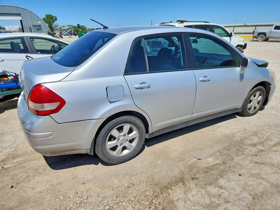 50661186 :رقم المزاد ، 3N1BC11E99L447624 vin ، 2009 Nissan Versa مزاد بيع