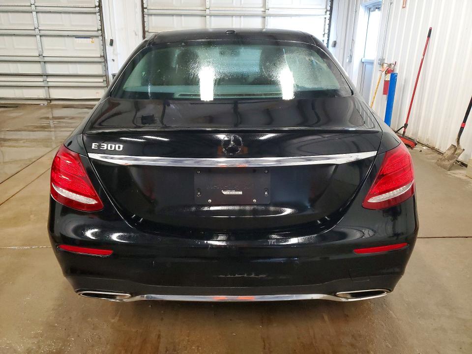 49777996 :رقم المزاد ، WDDZF4JB2HA111223 vin ، 2017 Mercedes-benz E مزاد بيع