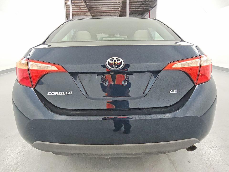 47703836 :رقم المزاد ، 5YFBURHE2JP775554 vin ، 2018 Toyota Corolla مزاد بيع