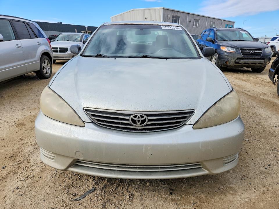50217216 :رقم المزاد ، JTDBE32K753026028 vin ، 2005 Toyota Camry مزاد بيع