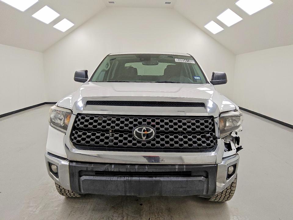 50854136 :رقم المزاد ، 5TFEY5F11LX261435 vin ، 2020 Toyota Tundra مزاد بيع