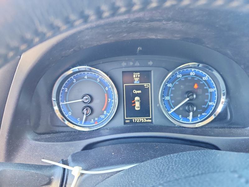 49564266 :رقم المزاد ، 5YFBURHE8JP829746 vin ، 2018 Toyota Corolla مزاد بيع
