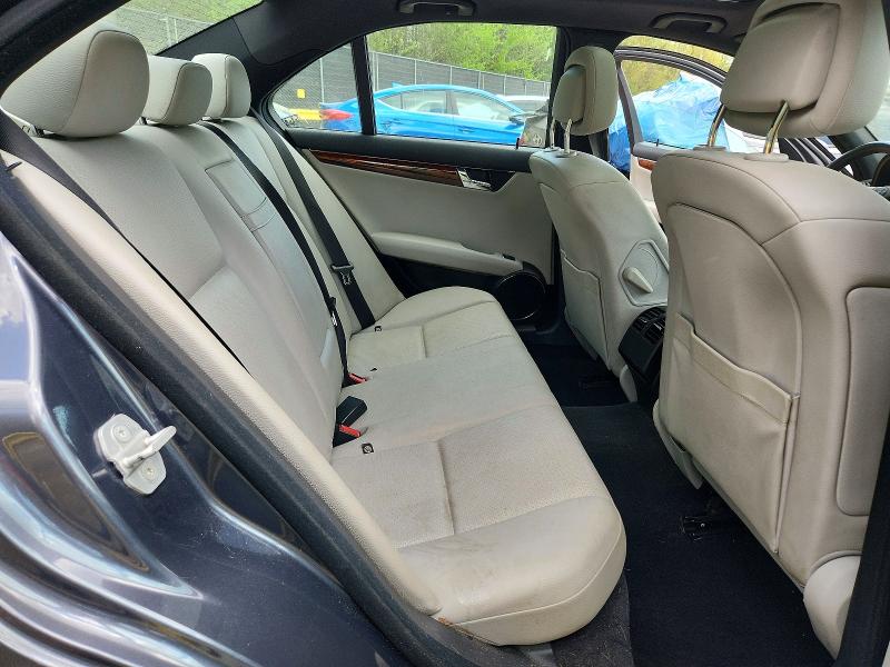 2010 Mercedes-benz C მანქანა იყიდება აუქციონზე, vin: WDDGF8BB1AR104204, აუქციონის ნომერი: 49917946
