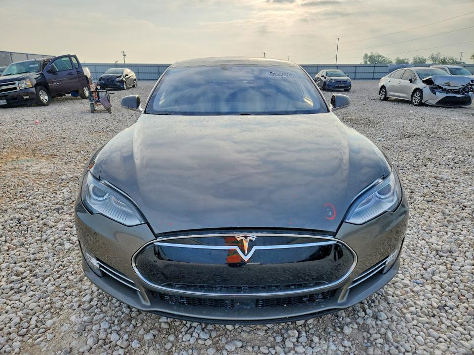 51354026 :رقم المزاد ، 5YJSA1E42FF115359 vin ، 2015 Tesla Mod مزاد بيع