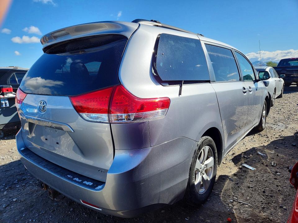 Продажа на аукционе авто 2011 Toyota Sienna, vin: 5TDKK3DC0BS091943, номер лота: 50187176