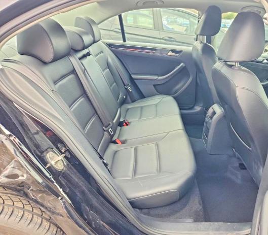 49334736 :رقم المزاد ، 3VWL17AJ5HM214675 vin ، 2017 Volkswagen Jetta مزاد بيع