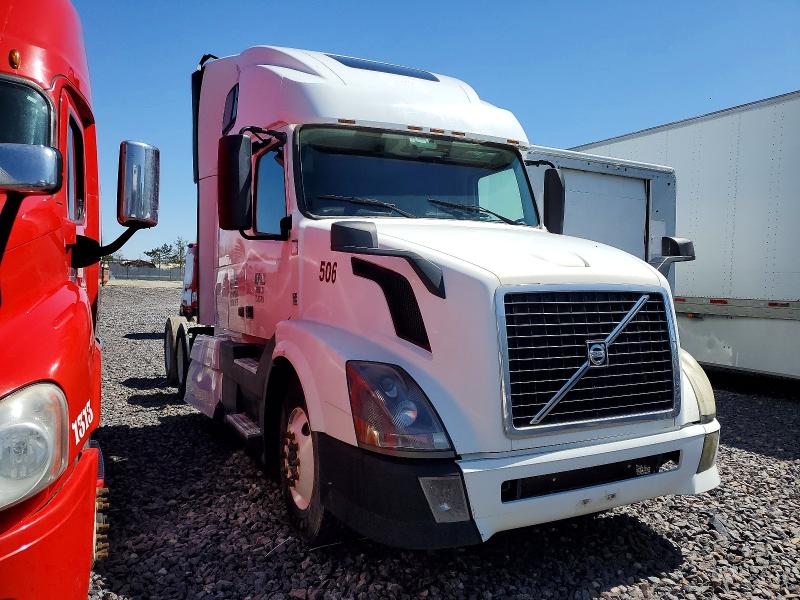 2013 Volvo Vnl მანქანა იყიდება აუქციონზე, vin: 4V4NC9EG0DN139775, აუქციონის ნომერი: 48154766