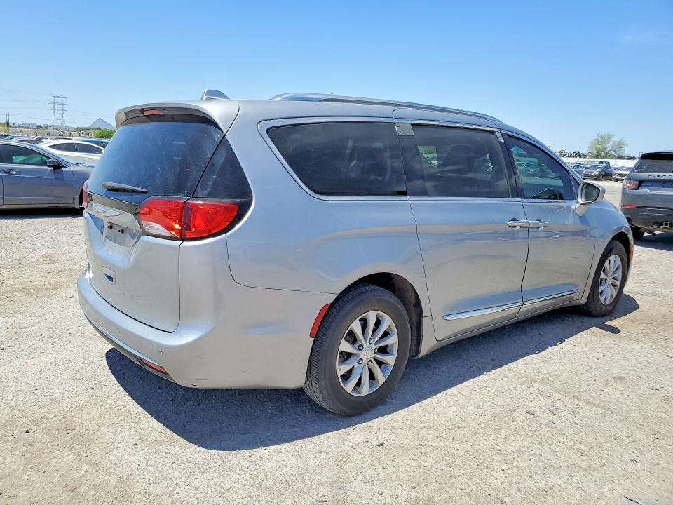 50194556 :رقم المزاد ، 2C4RC1BG1KR609136 vin ، 2019 Chrysler Pacifica مزاد بيع
