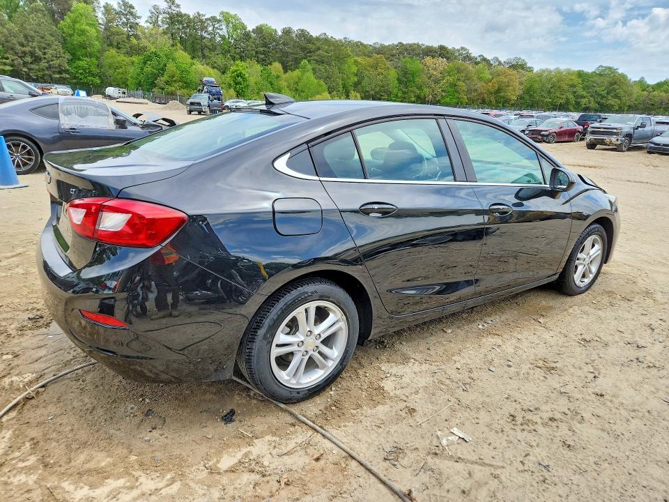 51348676 :رقم المزاد ، 1G1BE5SM2J7237372 vin ، 2018 Chevrolet Cruze مزاد بيع