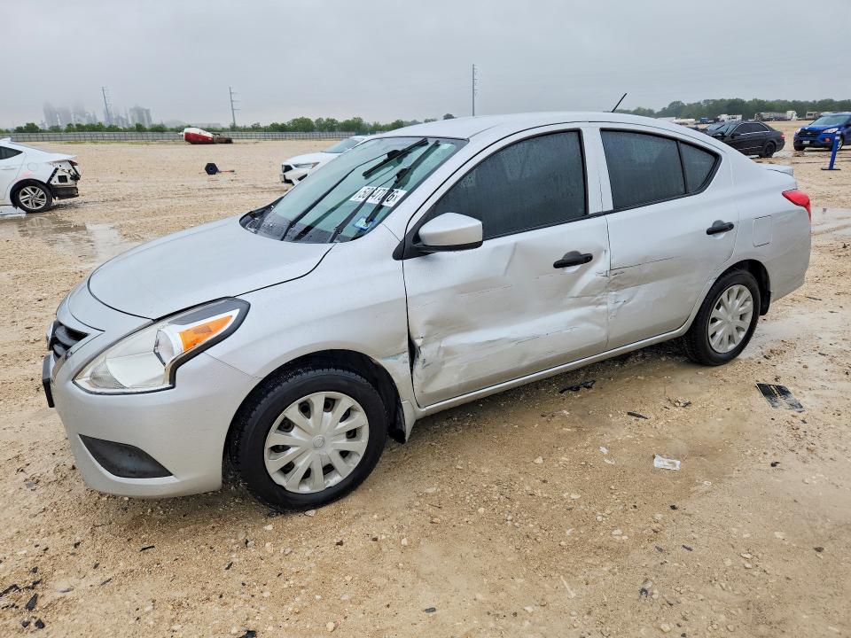 50647076 :رقم المزاد ، 3N1CN7AP5KL813359 vin ، 2019 Nissan Versa مزاد بيع