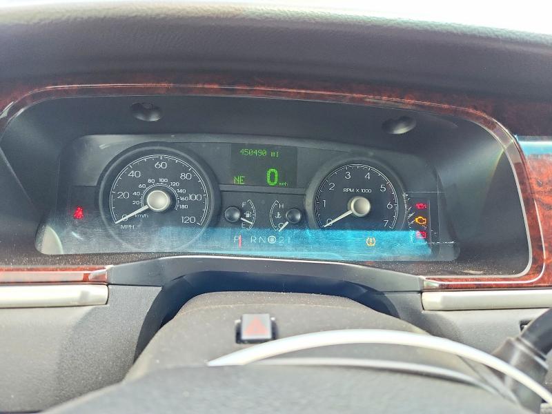 Продажа на аукционе авто 2011 Lincoln Town Car, vin: 2LNBL8FV7BX763778, номер лота: 50983146