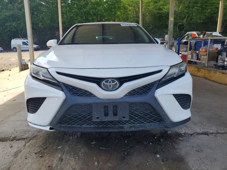 Продажа на аукционе авто 2018 Toyota Camry, vin: 4T1B11HK5JU024401, номер лота: 51342616