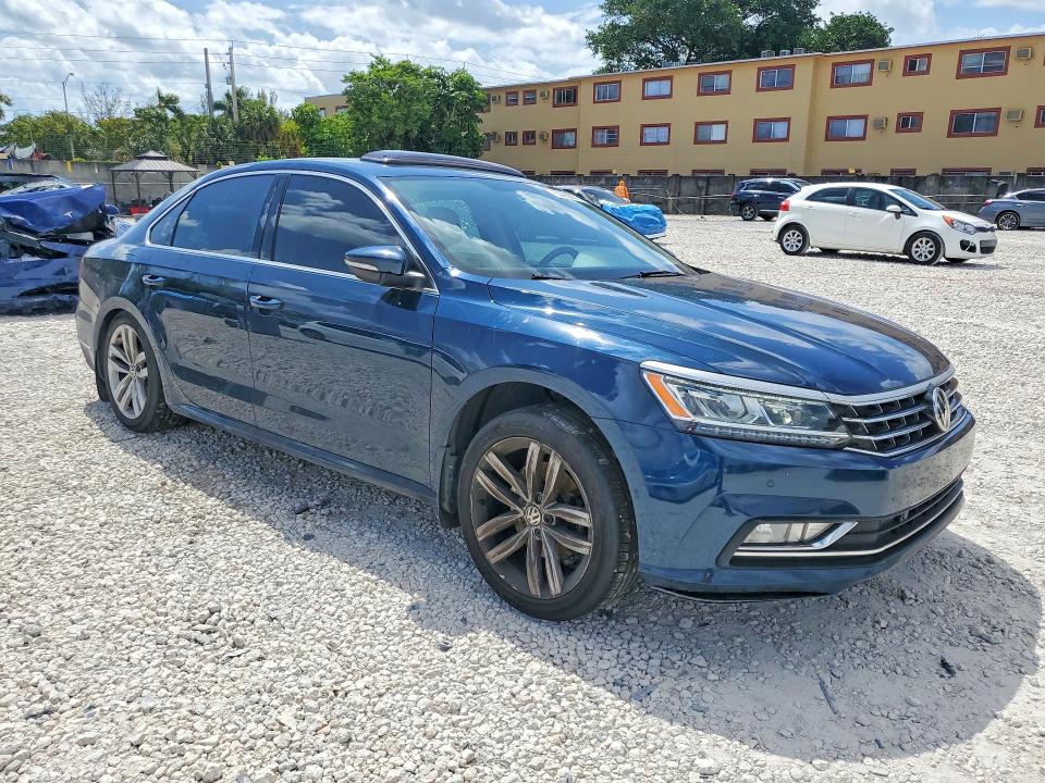 50282076 :رقم المزاد ، 1VWBA7A32JC018021 vin ، 2018 Volkswagen Passat مزاد بيع