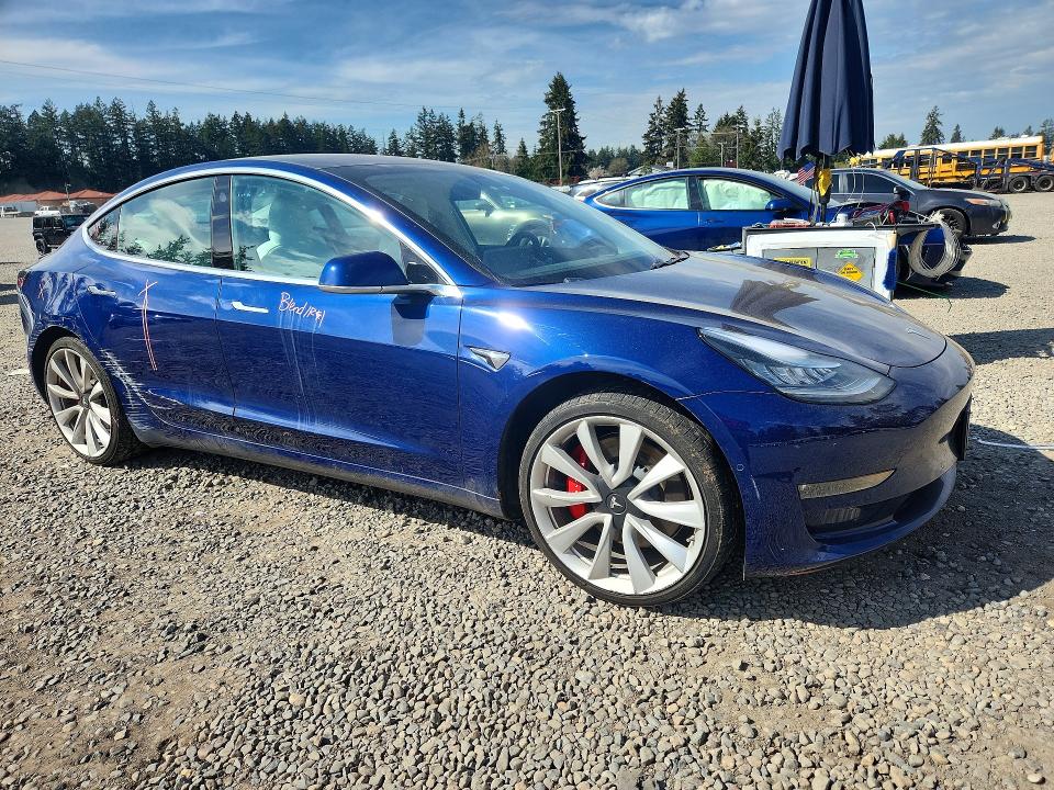 48858636 :رقم المزاد ، 5YJ3E1EB2JF082329 vin ، 2018 Tesla Model 3 مزاد بيع